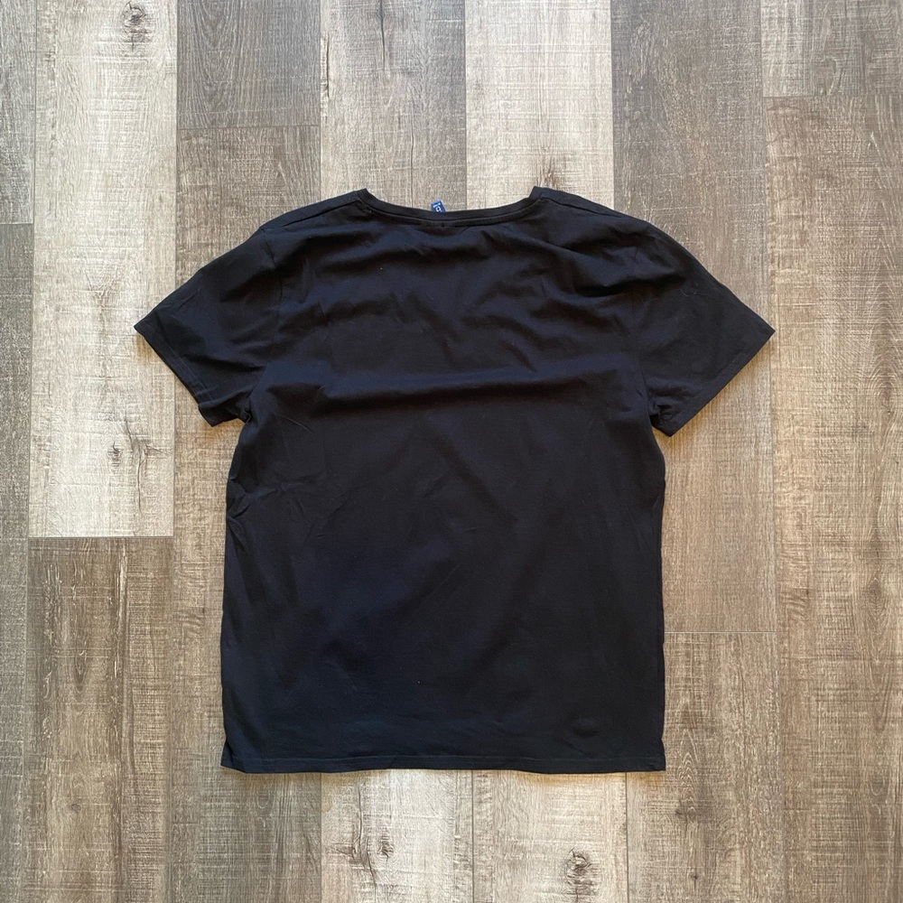 H&M TEE - Picture 2 of 3
